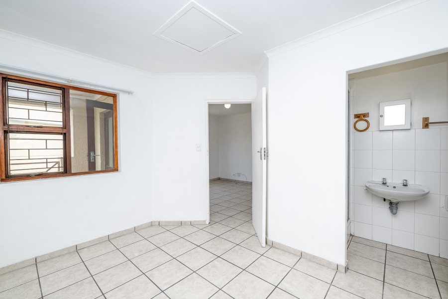 1 Bedroom Property for Sale in Kenilworth Western Cape